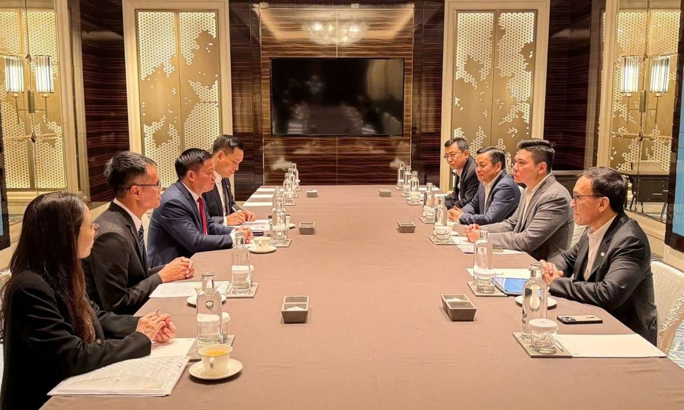Bí thư Tỉnh ủy Nghệ An Nguyễn Khắc Thận làm việc với Chủ tịch Tập đoàn VSIP Group tại Singapore