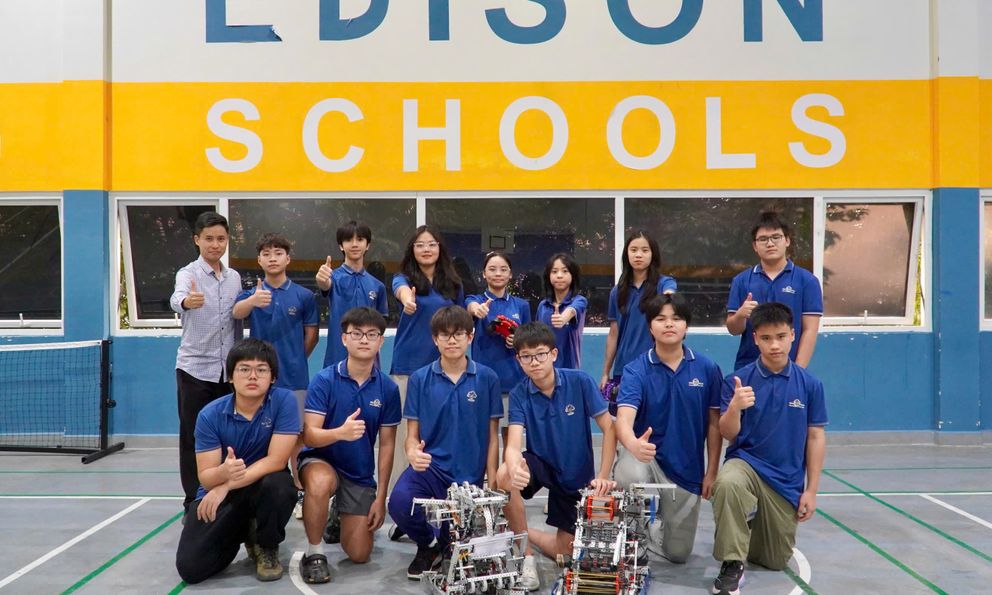 Hành trình ROBOTICS V5 VEX WORLD: Khi những mảnh ghép Robot đúc nên bản lĩnh thép của Phở và bún