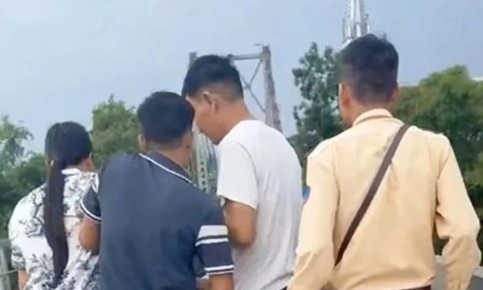  CSGT Nghệ An kịp thời giải cứu người phụ nữ nghi có ý định nhảy cầu
