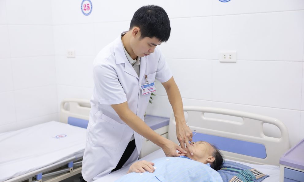 Hành trình phục hồi sau đột quỵ - Từ phụ thuộc đến tự chủ trong sinh hoạt