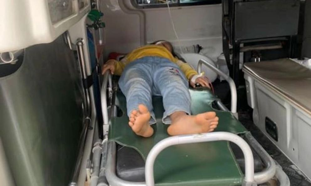 Hai chị em nguy kịch sau khi uống nhầm chất lỏng màu hồng