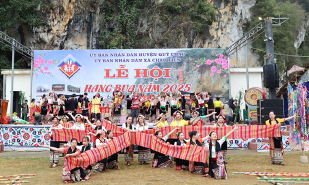 Lễ hội Hang Bua chính thức khai mạc