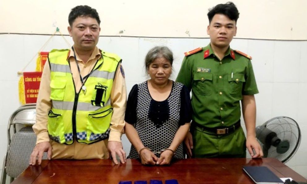 Bắt người phụ nữ đi 'rao bán' 800 viên ma túy tổng hợp