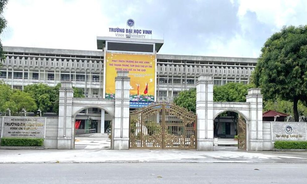 Tạm đình chỉ công tác một cán bộ Đại học Vinh có hành vi không chuẩn mực