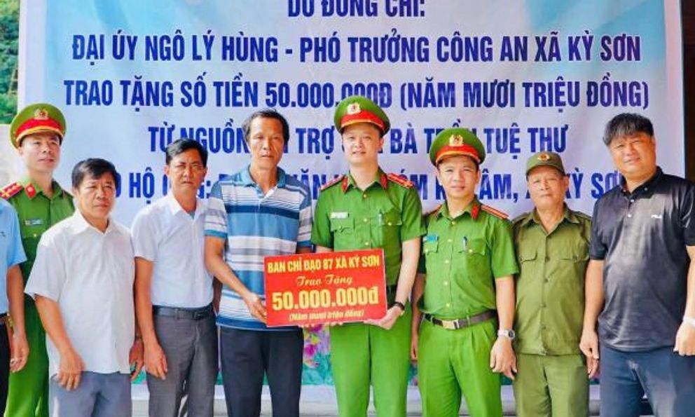 Nghệ An: Công an xã tặng 'Nhà đại đoàn kết' cho một gia đình hộ nghèo 