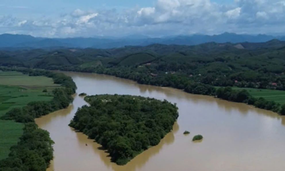 Công an Nghệ An đột kích sới bạc trên sông 