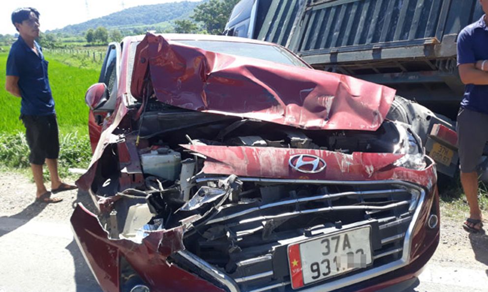 Nghệ An: Ô tô va chạm liên hoàn trên đường Hồ Chí Minh