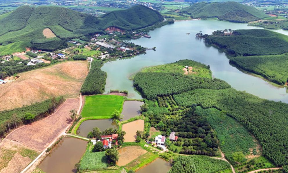 Khu du lịch cấp tỉnh Nghệ An 'mất khách' vì mùi hôi thối từ… phân lợn?