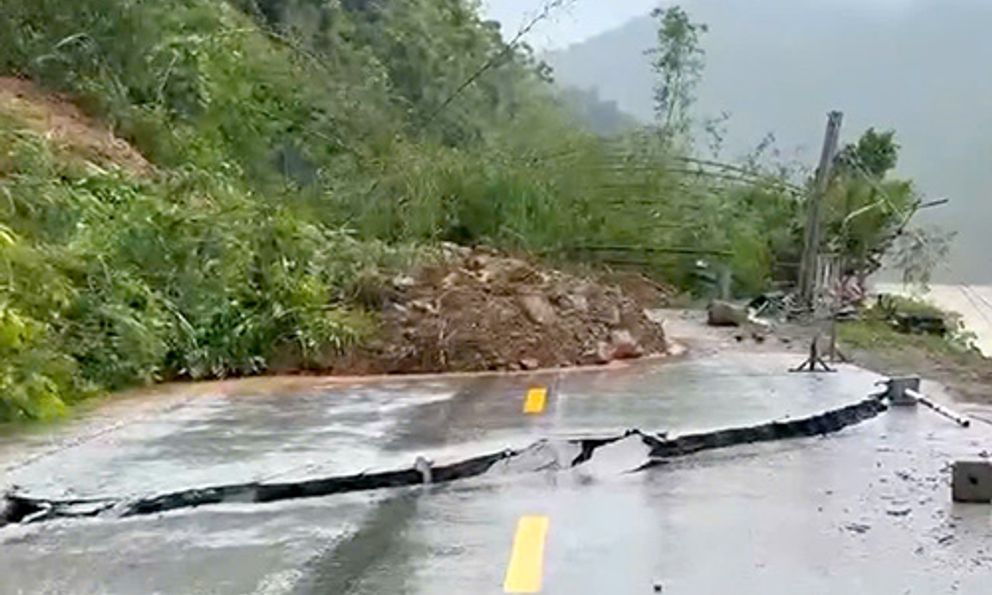Nghệ An: Hệ thống quốc lộ, tỉnh lộ đứt gãy, sạt lở chia cắt nhiều khu vực
