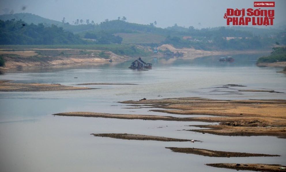 Nghệ An: Sông Con cạn trơ đáy, nhiều trụ cầu Đò Sen lộ móng