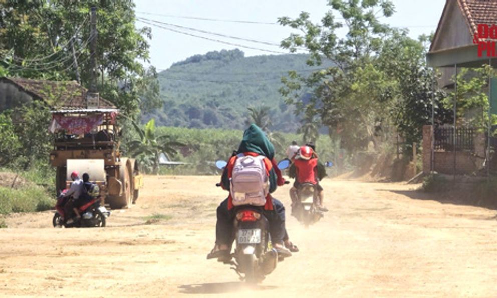 Nghệ An: Nguy cơ mất an toàn giao thông trên tuyến đường đang thi công qua đền Khe Xanh 