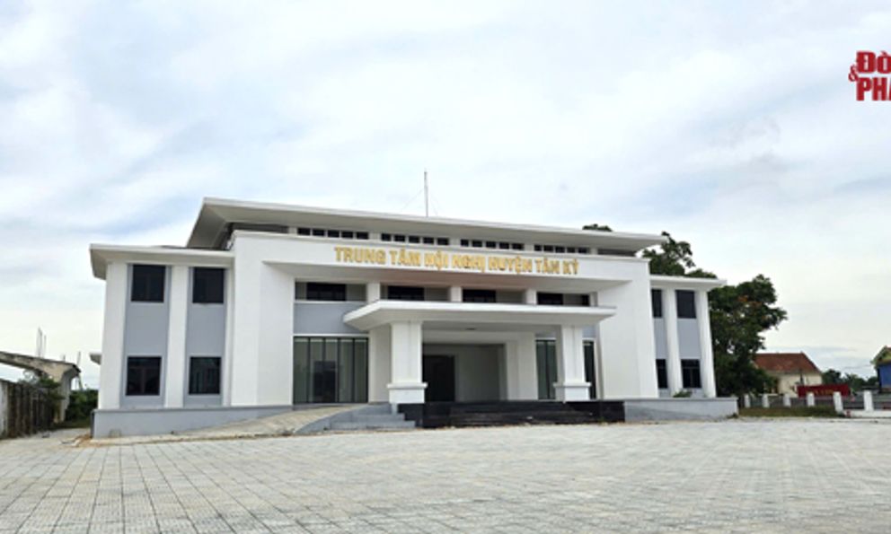 Nghệ An: Trung tâm Văn hoá Thể thao đang thi công xuất hiện nhiều vết nứt, bong tróc bê tông