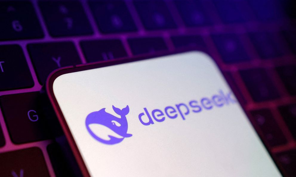 Giải mã thành công của DeepSeek, công cụ AI miễn phí của Trung Quốc vượt mặt “tiền bối” với chi phí đầu tư chỉ bằng 1/100 