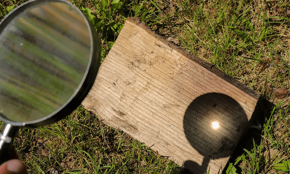 Tại sao bạn không thể dùng ánh trăng và kính lúp để đốt cháy thứ gì đó, dù trăng tròn cỡ nào đi nữa?