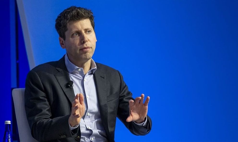 Sam Altman nói AI sẽ không “cướp job” của coder - mà giúp họ mạnh như 10 người, đến Bill Gates cũng đồng tình