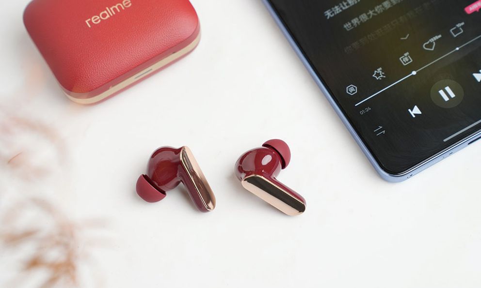 realme ra mắt tai nghe chống ồn 