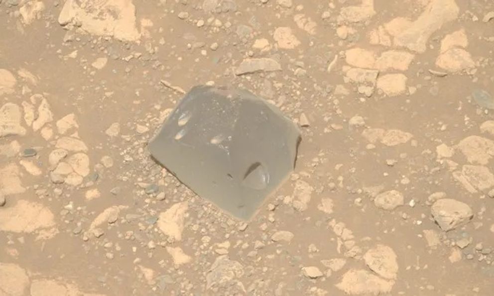 NASA phát hiện “hộp sọ” kỳ lạ trên sao Hỏa và không ai biết nó từ đâu tới