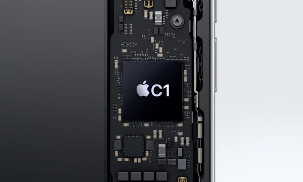 Apple giấu nhẹm sức mạnh chip C1 vì đặt trong iPhone giá rẻ: Tim Cook thừa nhận “chúng tôi có thể làm tốt hơn Qualcomm”