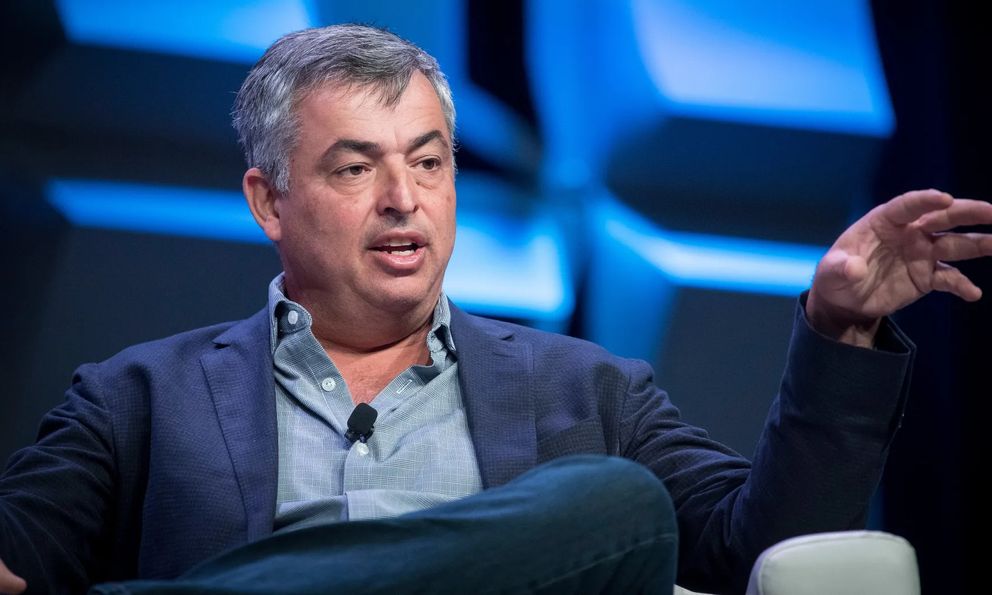 Phó chủ tịch của Apple nhận định AI sẽ thay thế các dịch vụ như Google, giá cổ phiếu Alphabet 