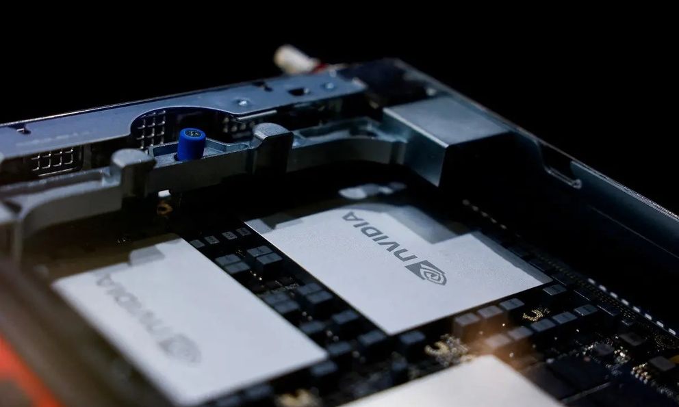 Lo chip AI bị tuồn sang Trung Quốc, Mỹ tính kích hoạt công nghệ “báo vị trí” giấu trong GPU NVIDIA?