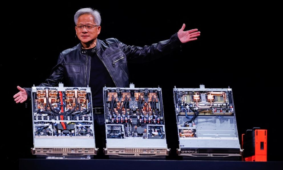 CEO Jensen Huang tuyên bố: “Định luật Moore đã chết, giờ là thời của Định luật Huang” – NVIDIA có thể nhân đôi hiệu năng chỉ trong một quý