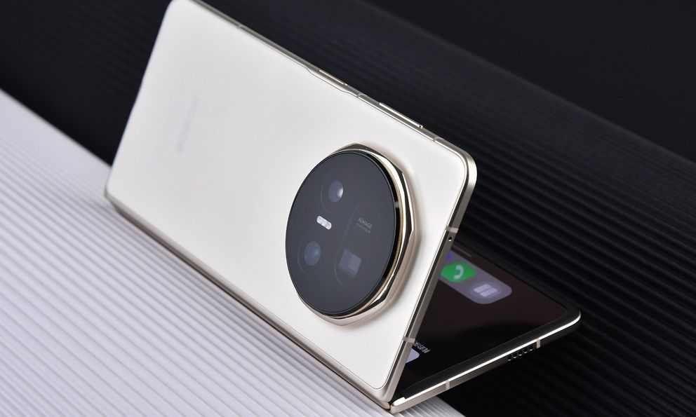 Honor Magic V5 ra mắt quốc tế, giá 43 triệu đồng