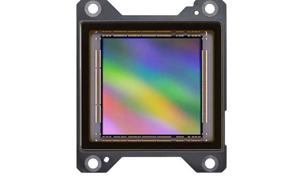 Sony ra mắt cảm biến ảnh 105MP, hình vuông giống của iPhone 17: Dành cho công nghiệp nhưng gắn vào máy ảnh, quay vlog lại hợp lý vô cùng