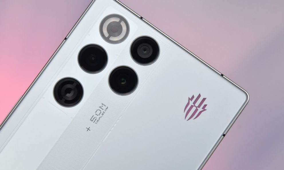Ra mắt điện thoại chơi game cực xịn: Snapdragon 8 Elite Gen 5, quản tản nhiệt chủ động, pin khủng 8.000 mAh, giá từ 18,4 triệu đồng