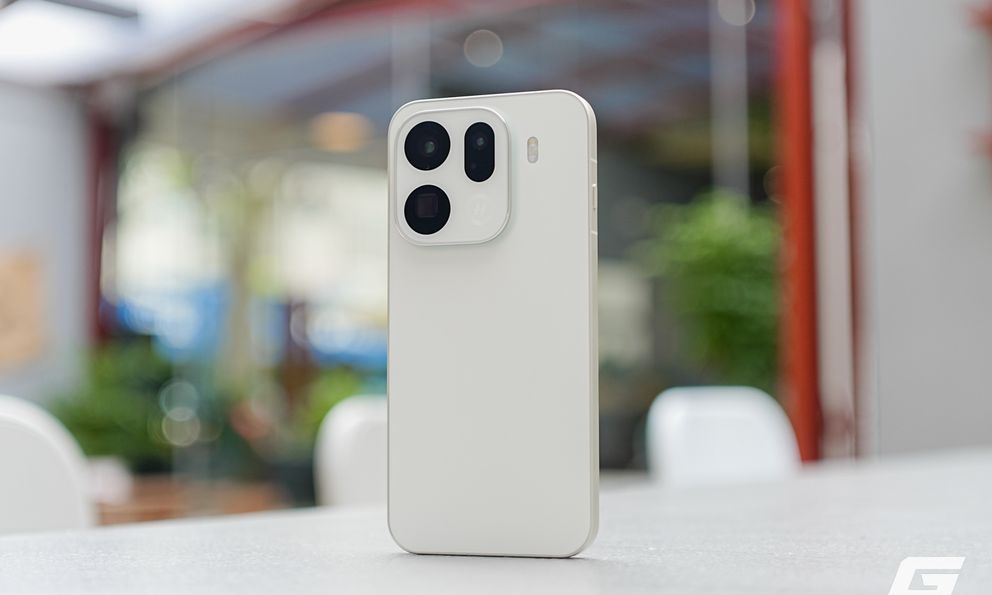 Trên tay OPPO Find X9 Pro: Camera chuẩn Hasselblad 200MP zoom siêu xa, pin 7500mAh, sạc 80W, giá 32.99 triệu