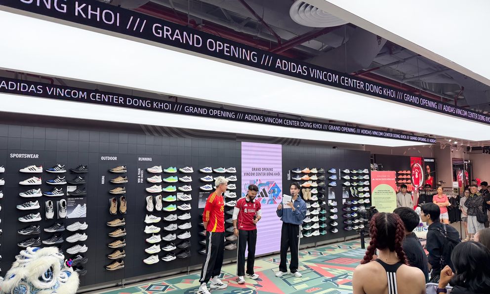 Cận cảnh cửa hàng mới khai trương đậm chất Việt của adidas