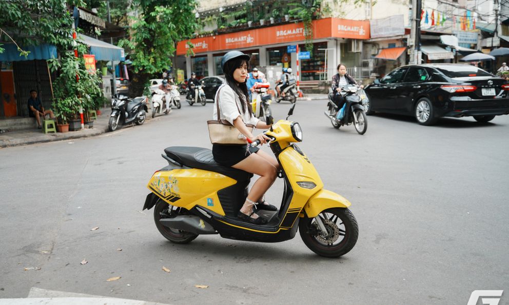 Nhiều gia đình Việt đã mua xe máy, ô tô điện thay xe xăng: Giải pháp thực tế hay xu hướng nhất thời?