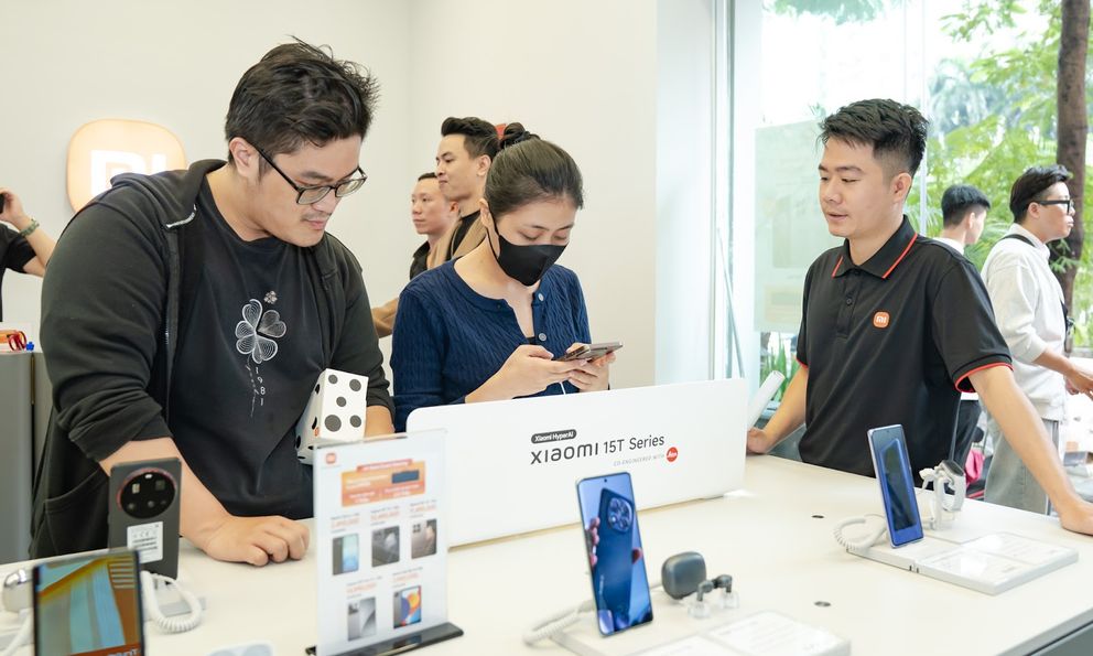 Một cửa hàng Xiaomi vừa mới mở ở Hà Nội, nhưng mục tiêu không chỉ là bán điện thoại