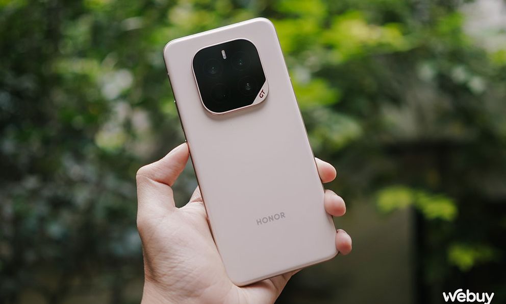 Điện thoại Trung Quốc giờ quá bá: Hết Xiaomi với điện thoại pin 9.000mAh, Honor chuẩn bị 