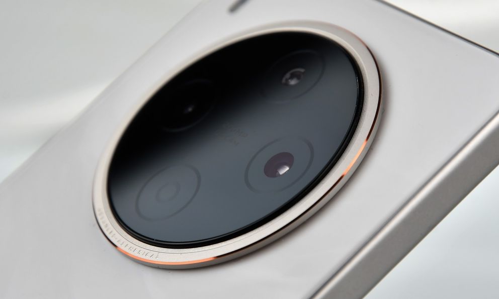 vivo chuẩn bị ra mắt điện thoại giá rẻ thiết kế như X300, camera 200 