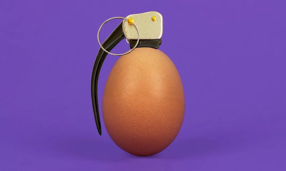 Tại sao trứng quay bằng lò vi sóng lại nổ tung khi bạn cắn vào?