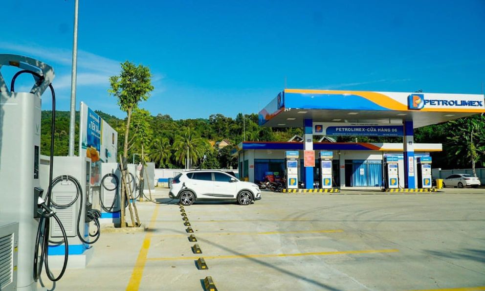 Hạ tầng sạc lên ngôi: thời của EV/PHEV, hồi kết của xe xăng dầu?