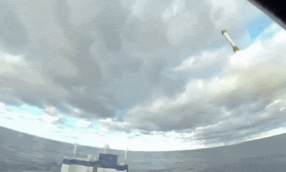 Tiếp sau SpaceX, công ty tên lửa của tỷ phú Jeff Bezos trở thành hãng thứ hai trên thế giới làm được việc này