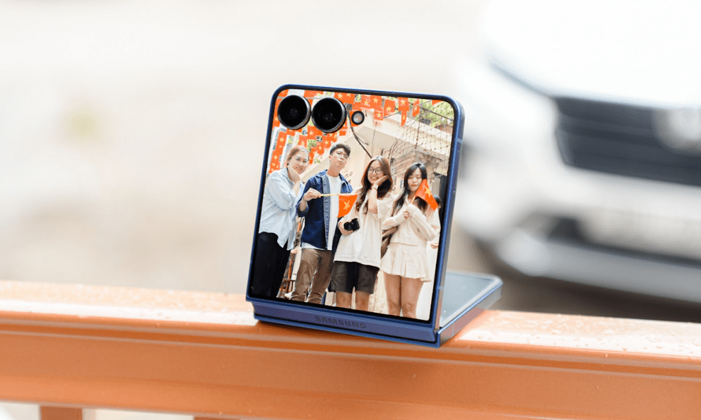 Đón mùa lễ hội cuối năm không cần nhờ ai chụp hộ: Galaxy Z Flip7 dựng đâu cũng ra ảnh đẹp
