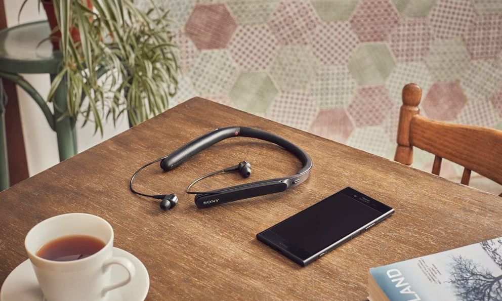 6 lý do nên chọn tai nghe đeo cổ thay vì earbuds trong năm 2025