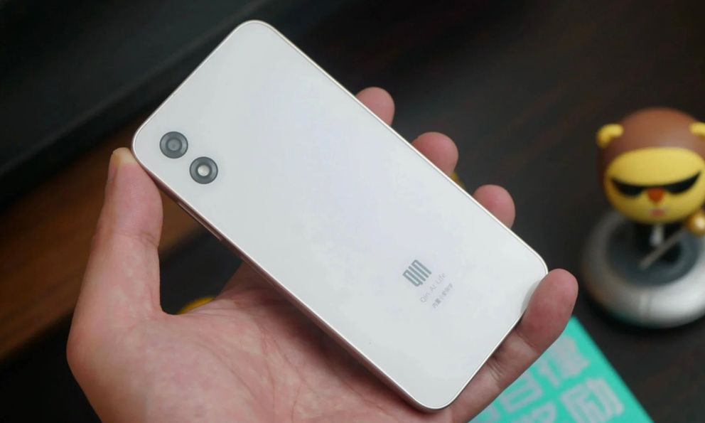 Điện thoại 5 inch của Xiaomi trông như iPhone 4 huyền thoại, cấu hình tàm tạm, dùng làm máy phụ rất hợp lý