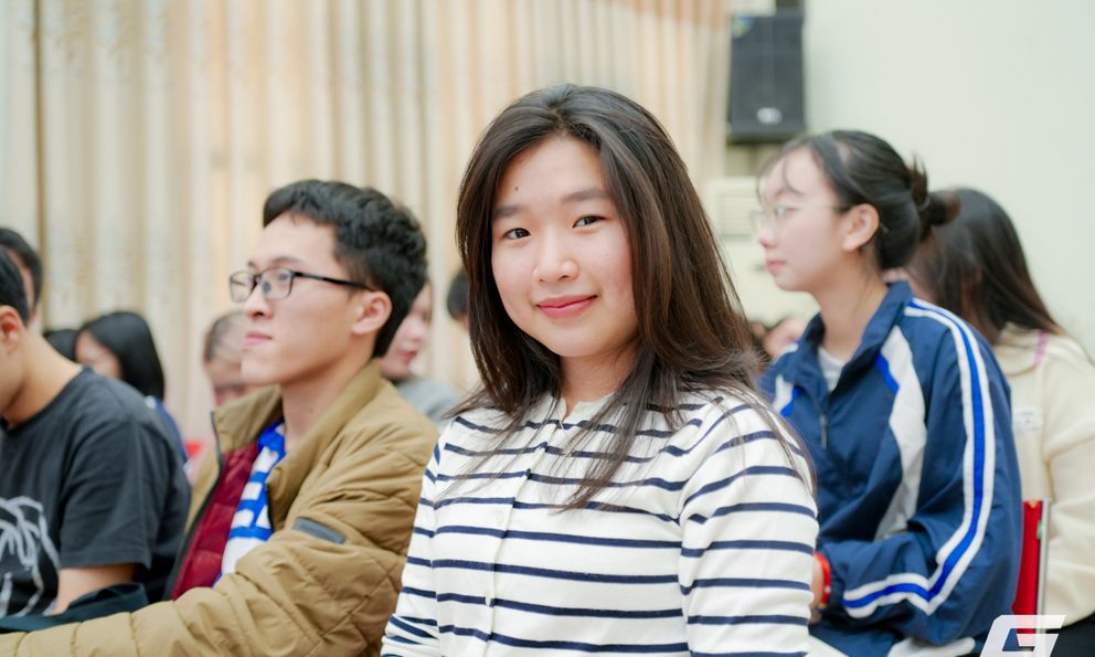 Sinh viên Đại học Ngoại ngữ hùng biện từ ... ghế khán giả: từ những lăn tăn thực tế đến khát vọng tạo dựng tương lai xanh