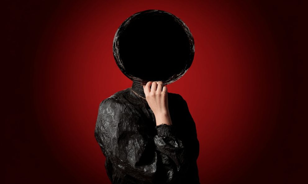 Một nhà vật lý đã tính toán những gì sẽ xảy ra nếu một lỗ đen nhỏ đi qua cơ thể bạn