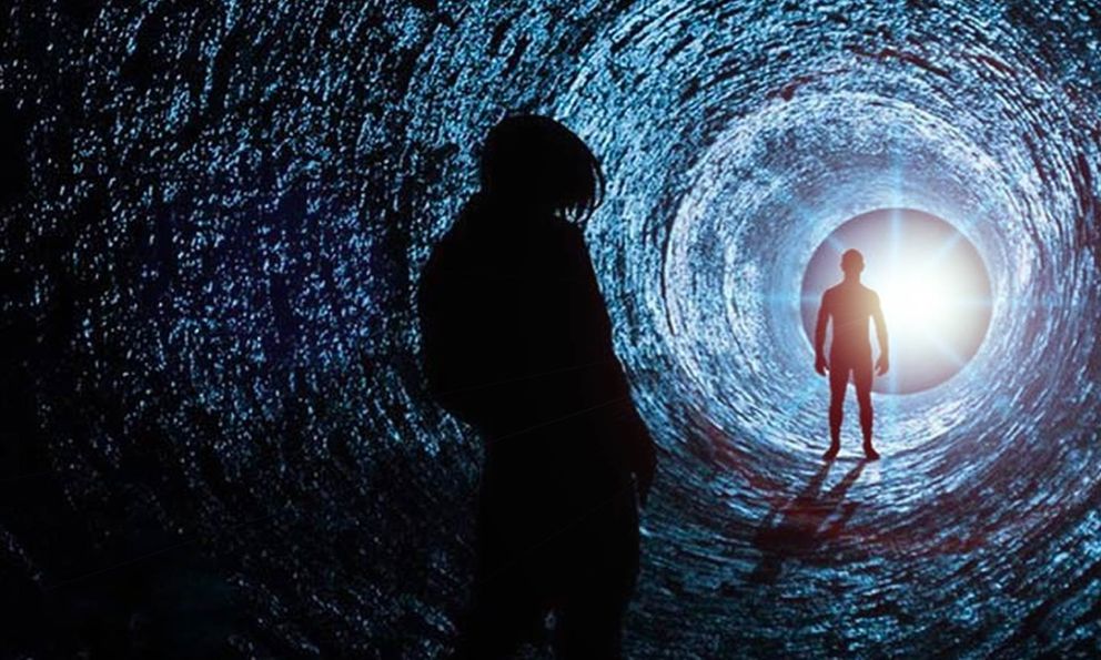 Bí ẩn du hành thời gian: Từ lời tiên tri của John Titor đến bữa tiệc không người đến của Stephen Hawking