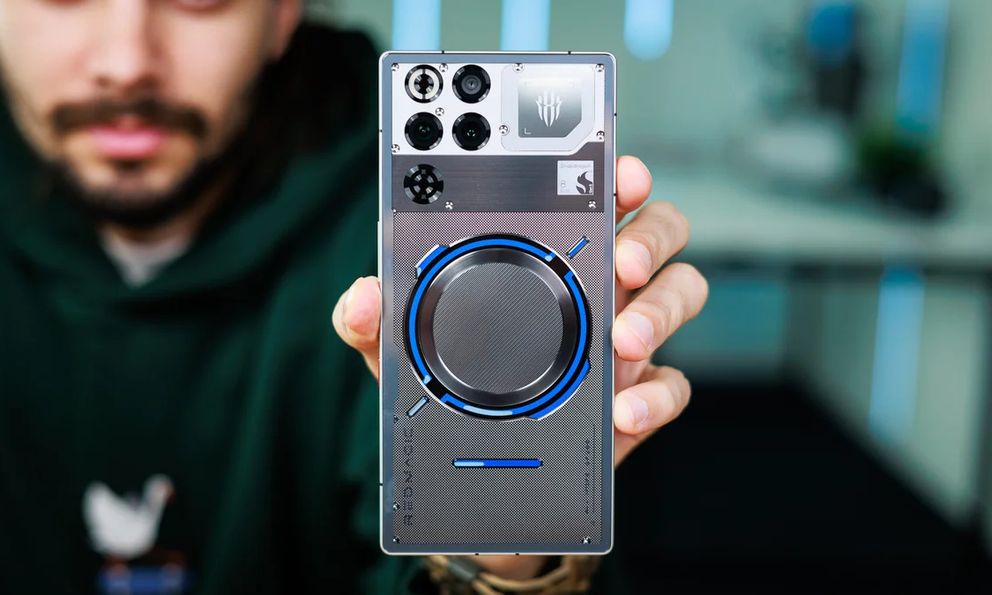 RedMagic 11 Pro: Siêu gaming phone hiệu năng khủng, tản nhiệt nước độc đáo nhưng vẫn còn nhiều đánh đổi