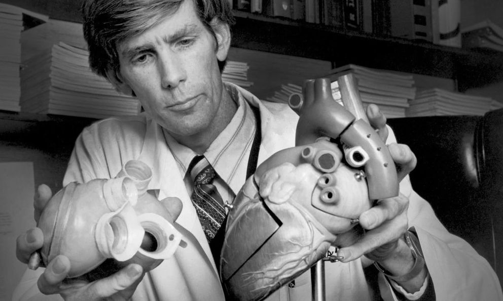 Ca ghép tim nhân tạo đầu tiên trong lịch sử nhân loại diễn ra như thế nào?