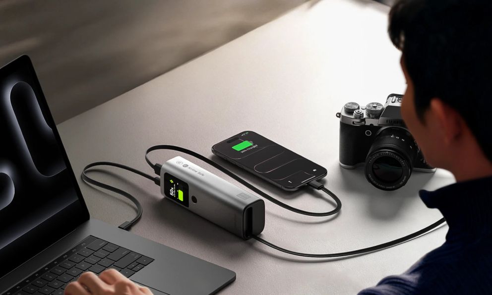 Sharge ra mắt pin sạc 20.000mAh 165W có dây USB-C rút và màn hình hiển thị thông minh