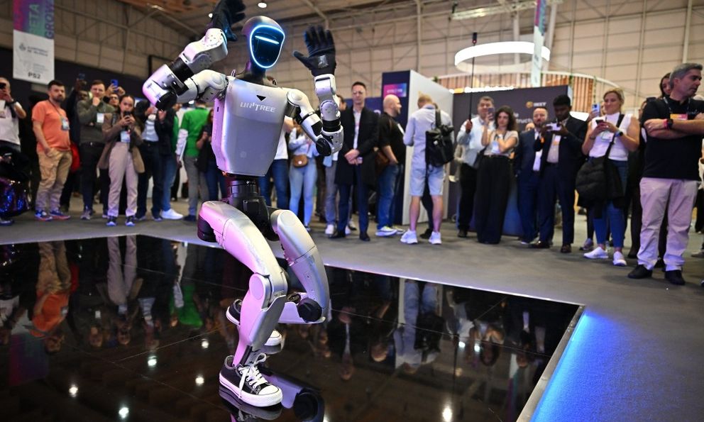 Trung Quốc siết chặt quản lý ngành robot hình nhân trước nguy cơ 