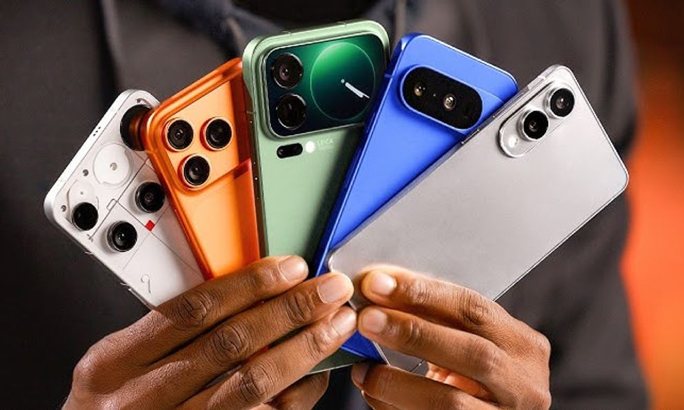 MKBHD công bố 10 smartphone của năm 2025: Vắng bóng S25 Ultra, iPhone nhận cả giải tiến bộ nhất và thất vọng nhất