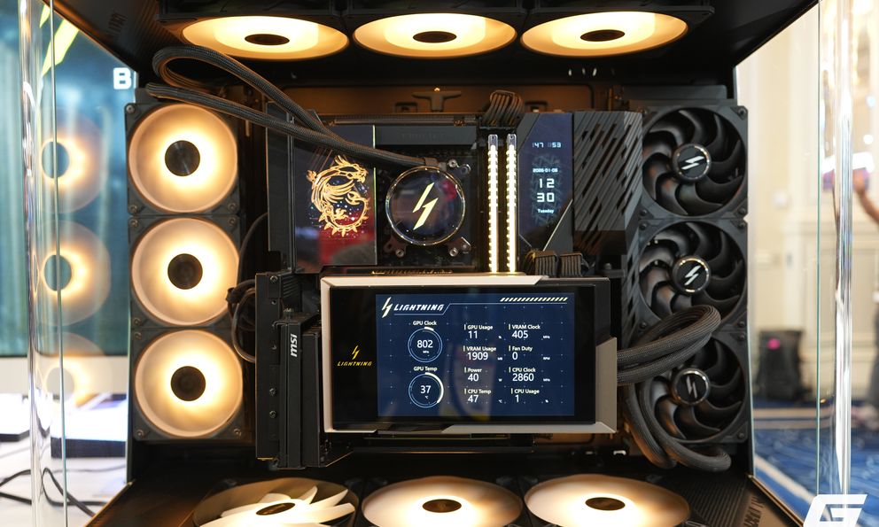 MSI tái xuất dòng LIGHTNING tại CES 2026 với “quái vật” RTX 5090: vượt giới hạn 1000W và có màn hình khổng lồ