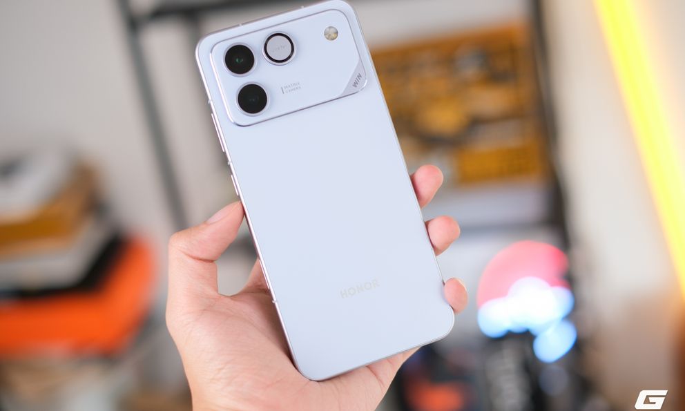 Trên tay điện thoại pin 10.000mAh